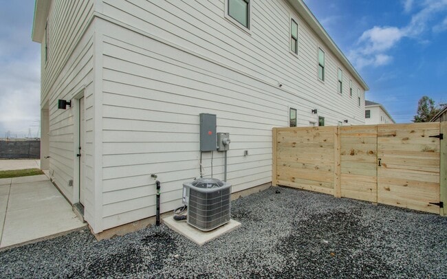 Building Photo - 22210 Dutch Oven Dr