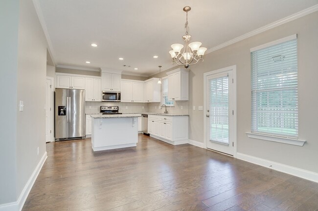 Building Photo - 4 Bedroom 2.5 Bath Canterbury Farms