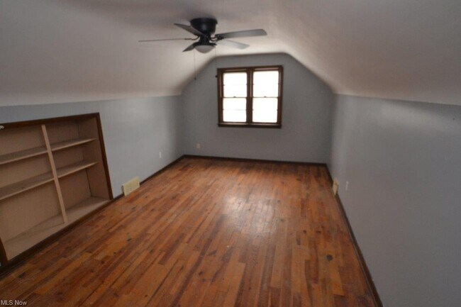 Building Photo - 18990 Raymond St