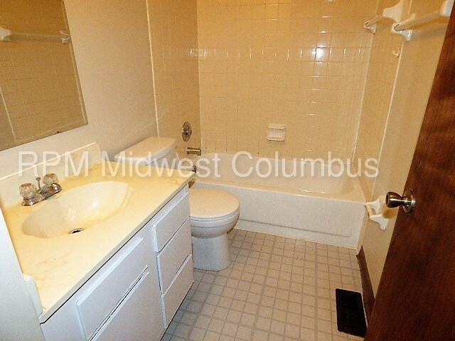 Building Photo - Dublin 2 BR Condo