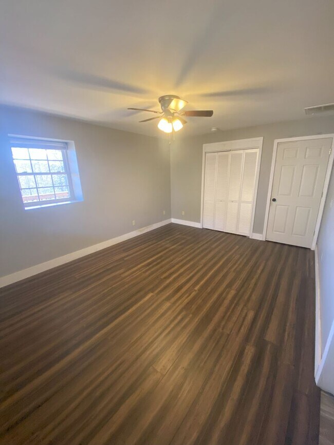 Building Photo - mende167