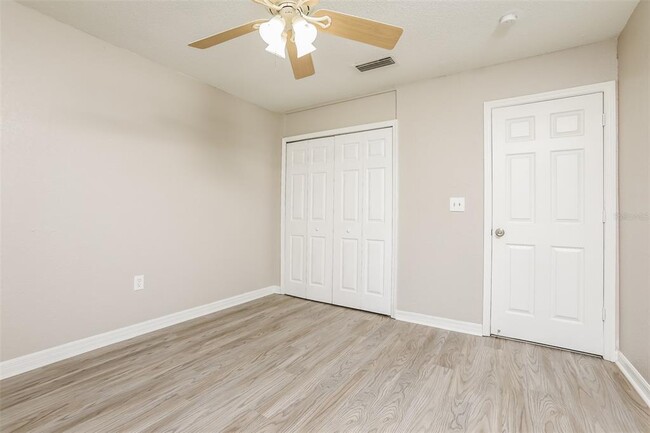 Building Photo - 1442 Lakecrest Dr