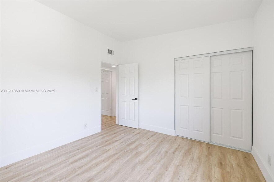 Building Photo - 3105 SW 16th St