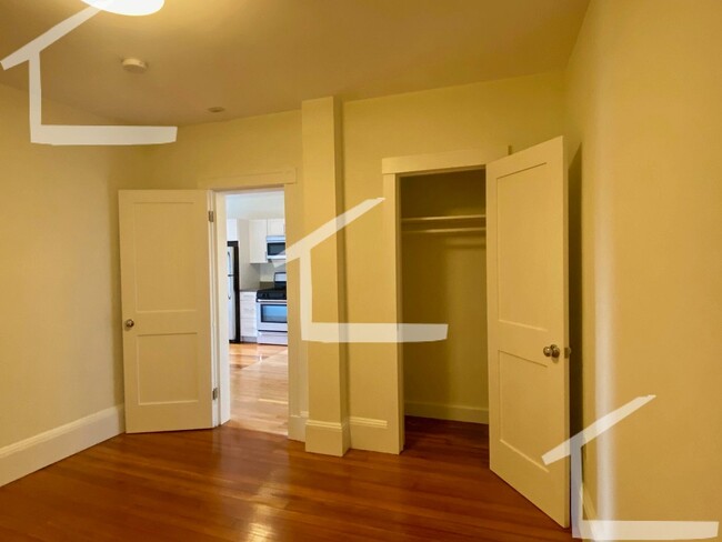 Building Photo - 8/1 Renovated 1BR plus office near Coolidg...
