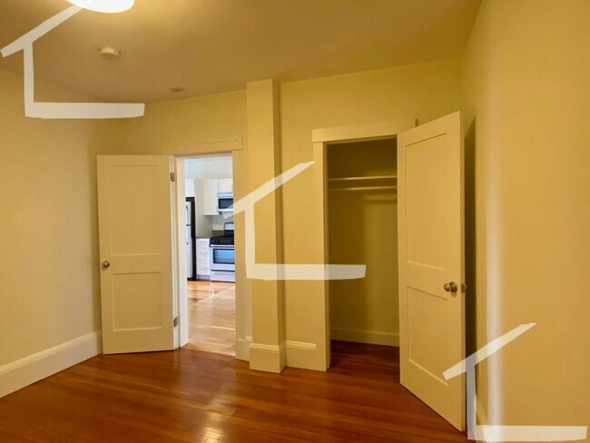 Building Photo - Nicely Renovated 2BR/1Bath in Brookline!