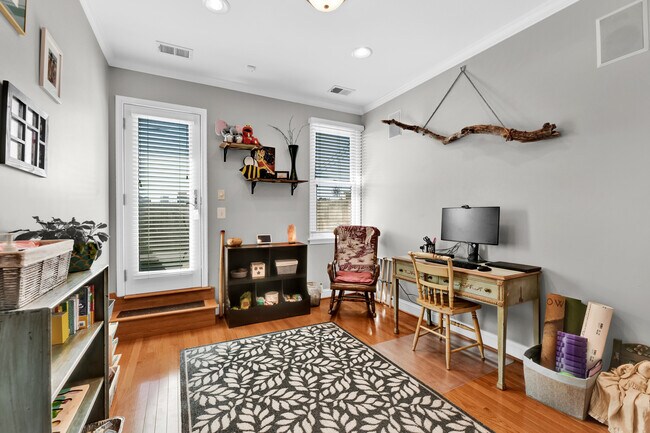 Building Photo - 307 S Chapel St