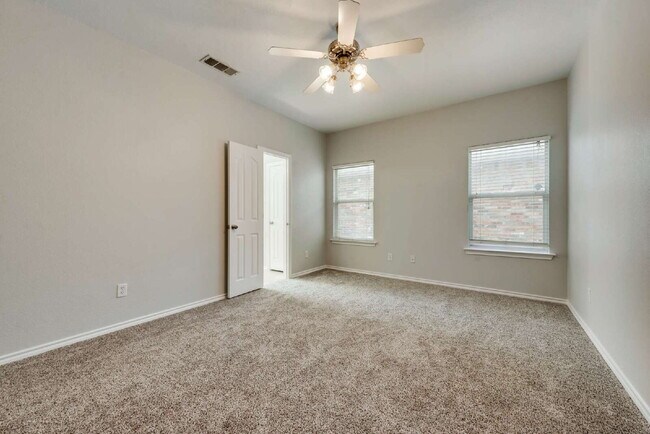 Building Photo - Fantastic 3 bed-2 bath in N. Forth Worth