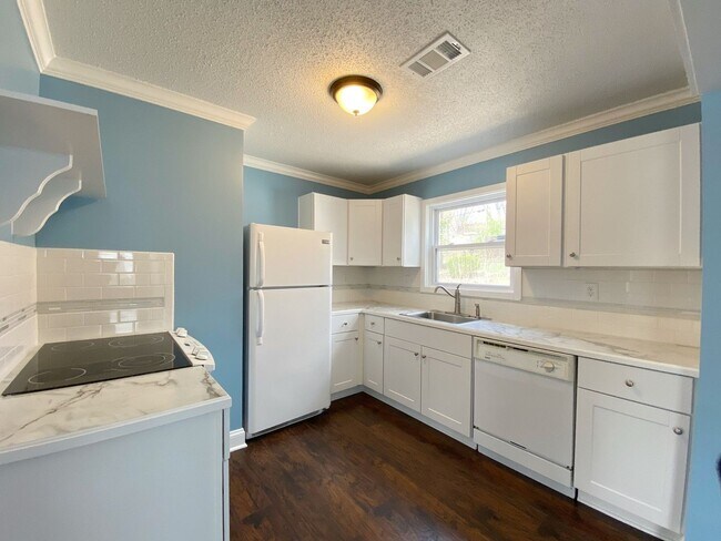 Building Photo - Beautiful 3 bedroom Prairie Village Home!