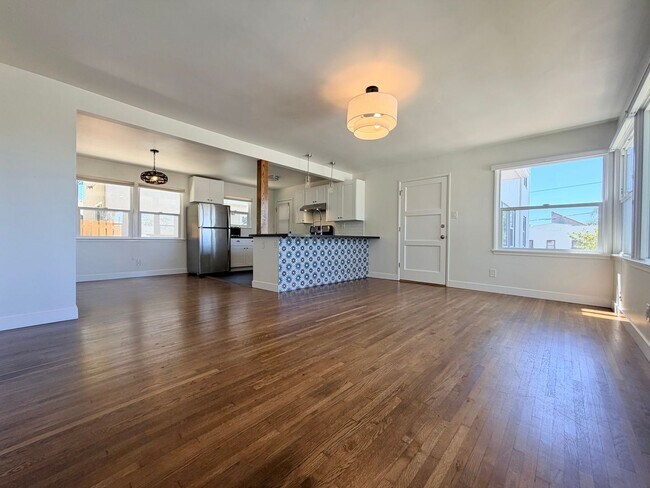 Building Photo - 102 N Kalorama St