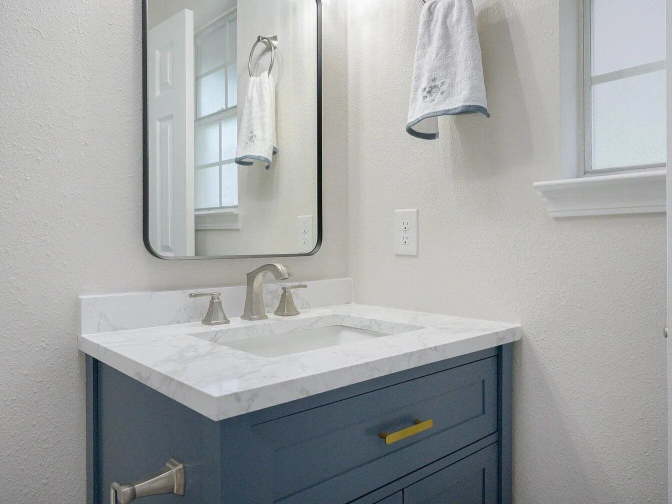 Building Photo - 1053 Emerald Ln