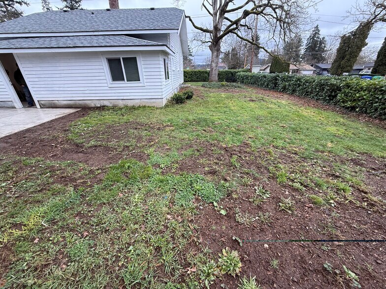 Building Photo - 8323 SE 62nd Ave