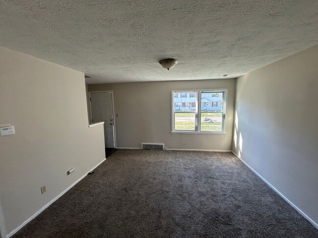 Building Photo - 852-852 S Central Dr