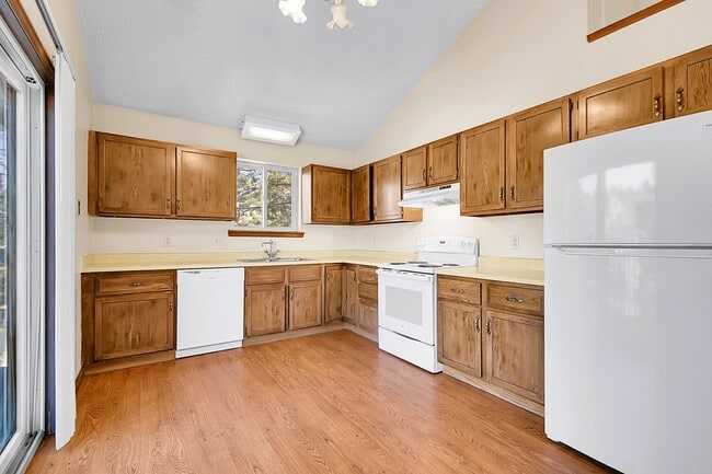 Building Photo - 26172 Center Dr