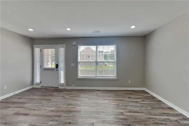 Building Photo - 4087 Rosebud Park Dr