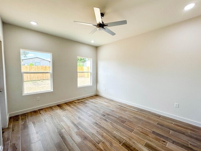 Building Photo - 5008 Rotonda Ln