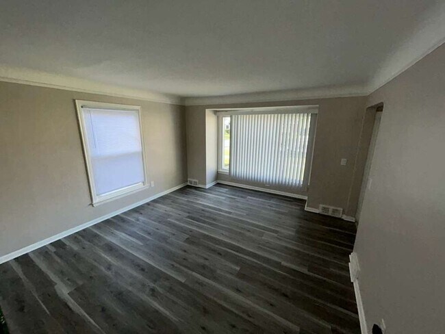 Building Photo - New Renovated 3 Bedroom Bungalow