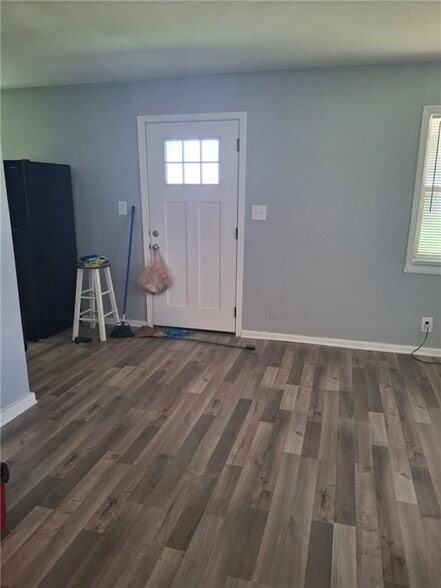 Building Photo - 5253 Brookdale Dr