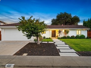 Building Photo - 627 E Angela St