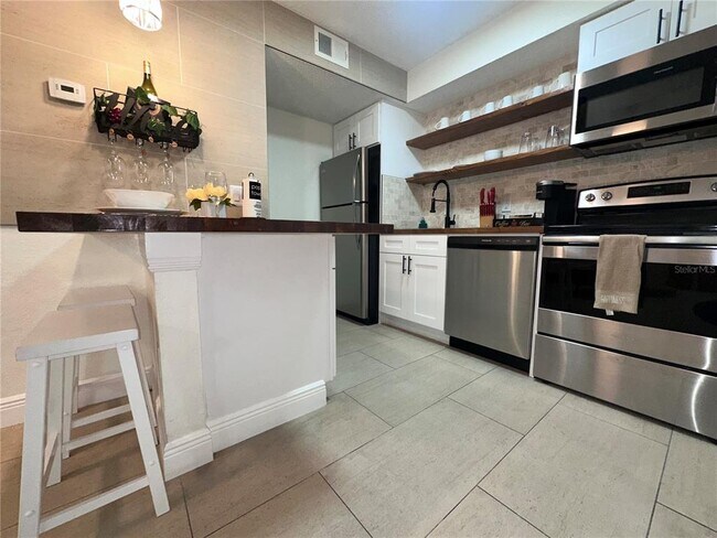 Building Photo - 2216 Grand Cayman Ct