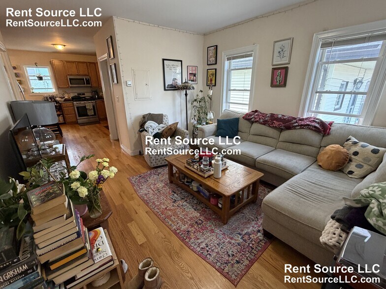 Building Photo - 537 Main St