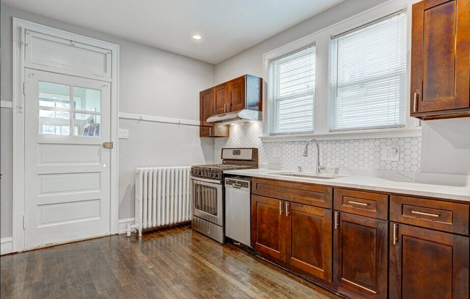 Building Photo - 1935 N Saint Louis Ave