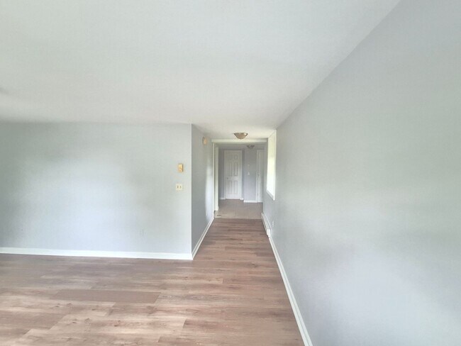Building Photo - 14 Edgewood Rd