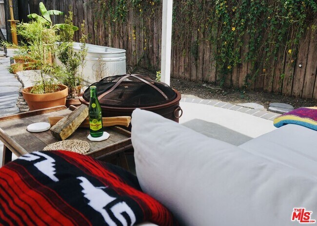 Building Photo - 459 N Bandini St