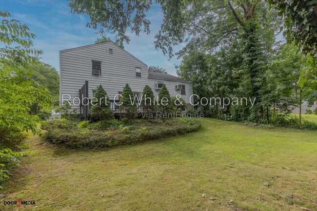 Building Photo - 73 Montclair Dr