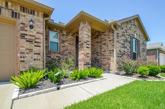 Building Photo - 3808 Canterbury Park Dr