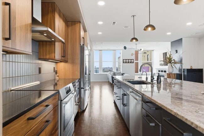 Building Photo - 145 N High St