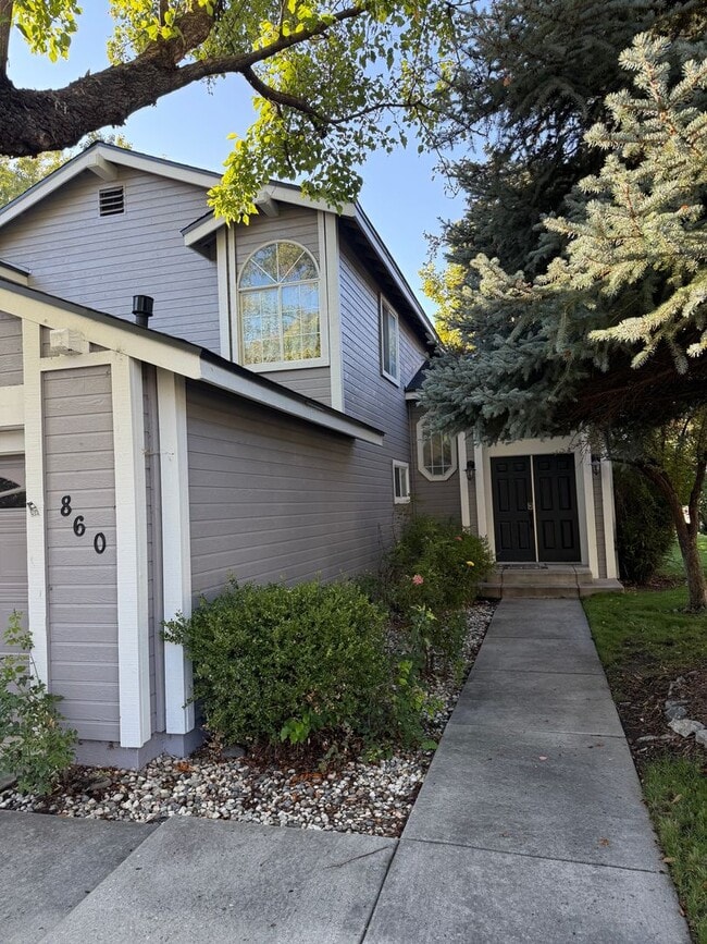 Primary Photo - 3 bedroom 2.5 bathroom house in the heart ...