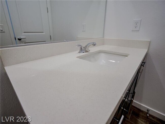 Building Photo - BEAUTIFUL 4BEDROOM HOME IN CADENCE