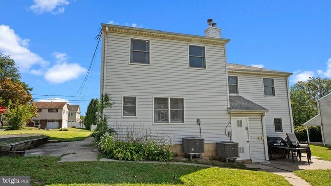 Building Photo - 318 Birch Ave