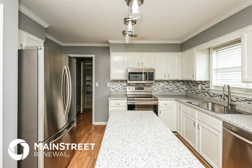 Building Photo - 4737 Calgary Cove