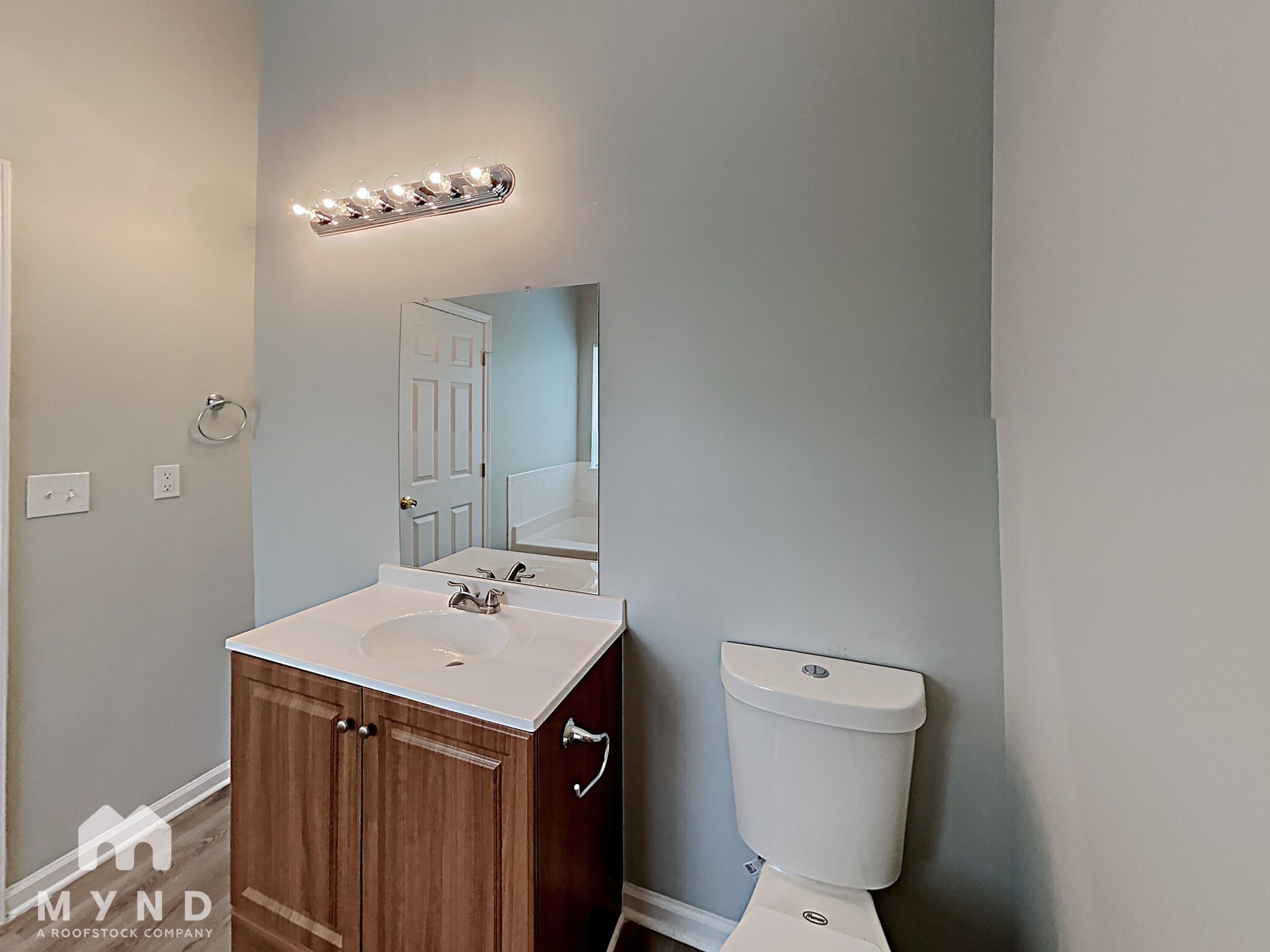 Building Photo - 2892 Two Lakes Cir