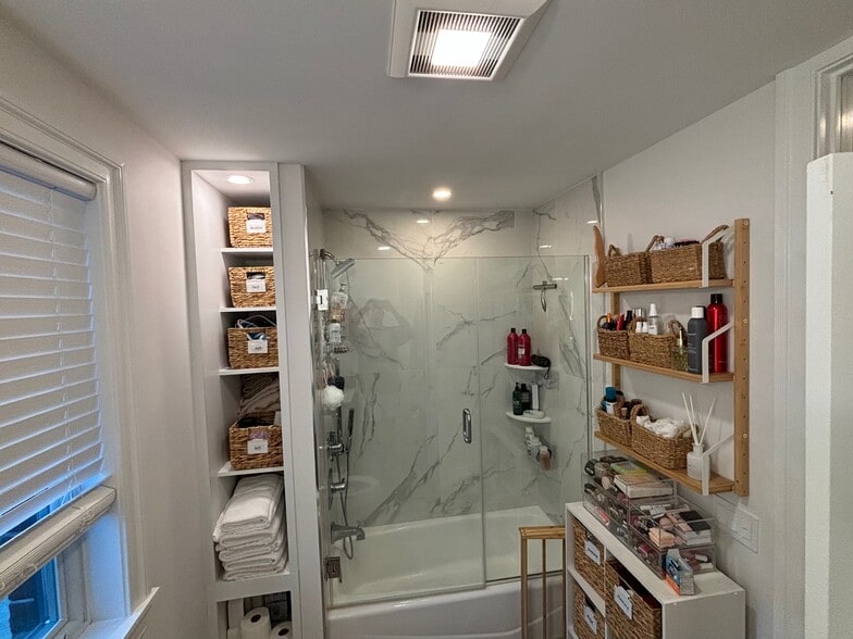 Bathroom - 623 Fitzwater St