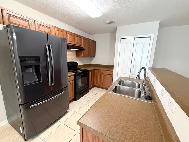 Building Photo - 3 Bedroom 2.5 Bathroom in Ashburn Square