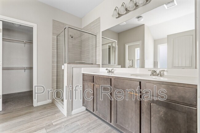 Building Photo - 6117 Verde Dr