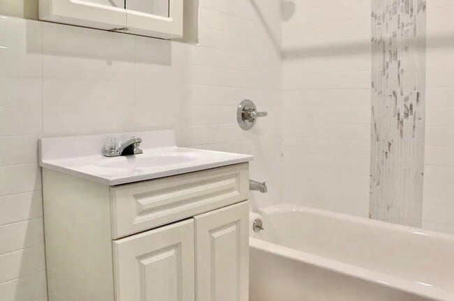 Building Photo - 2866 John F. Kennedy Blvd