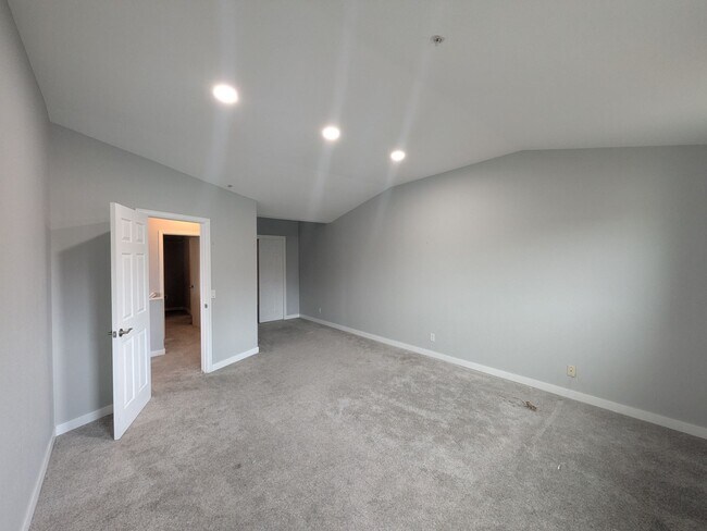 Building Photo - 837 E 17th Ave