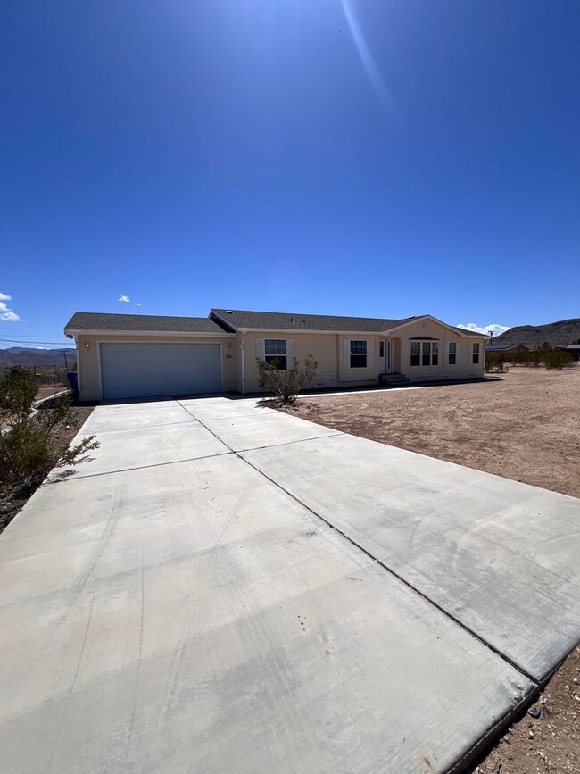 Building Photo - 3 Bedroom Home near Joshua Tree National Park