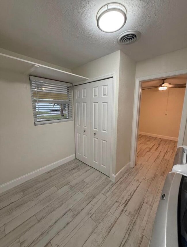 Building Photo - 3393 NE Sandra Dr