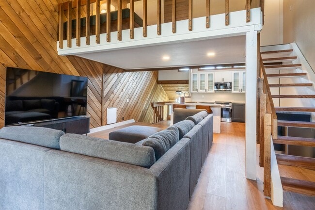 Building Photo - Spacious Snowcreek III Condo – Winter Rental