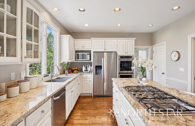 Building Photo - Beautiful Home with Mountain Views in the ...