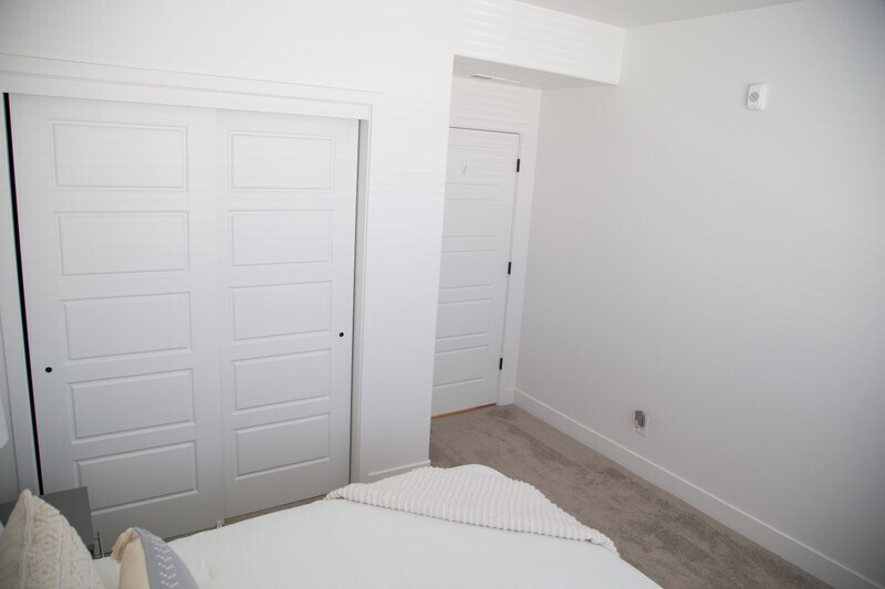 Building Photo - 392 S 1080 W