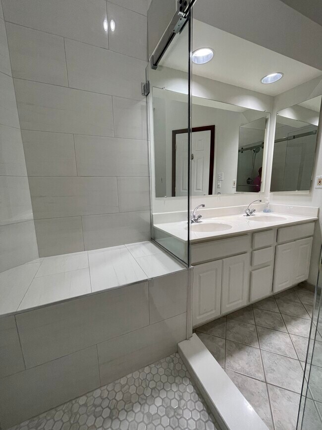 Building Photo - 13701 Modrad Way