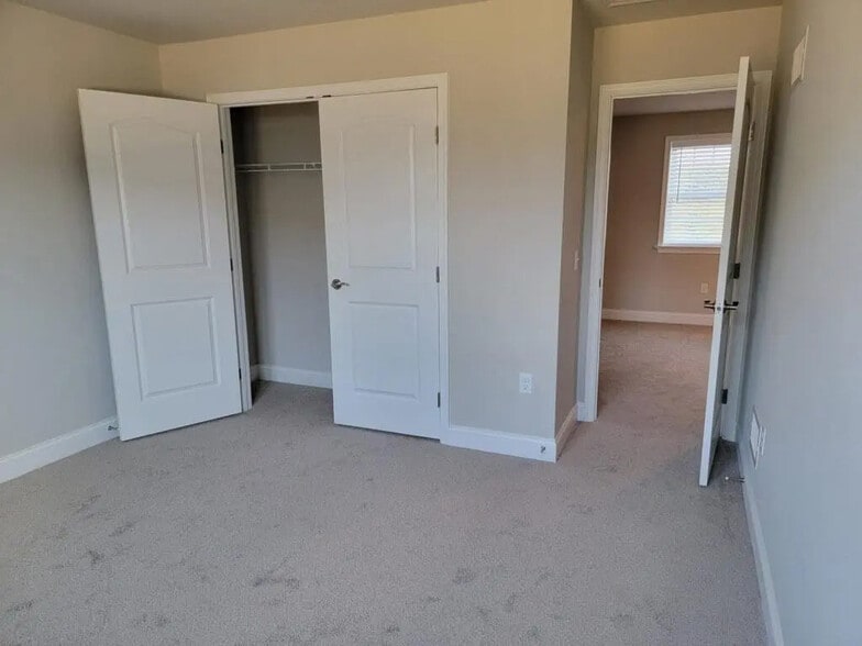 Building Photo - 605 White Chapel Rd