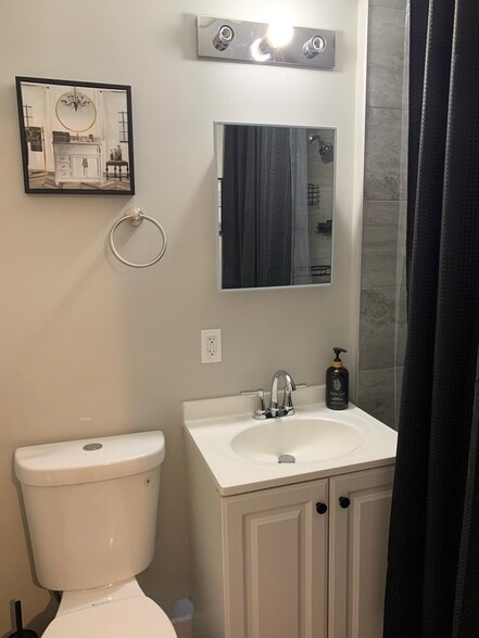 Building Photo - 2556 Germantown Ave