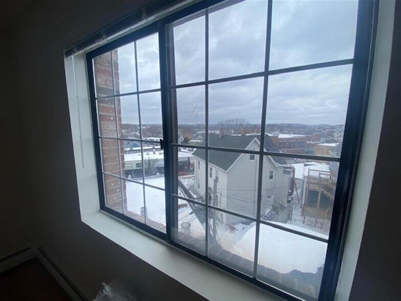 Building Photo - 474 Broadway