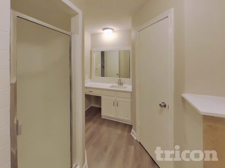 Building Photo - 2001 Libby Ln